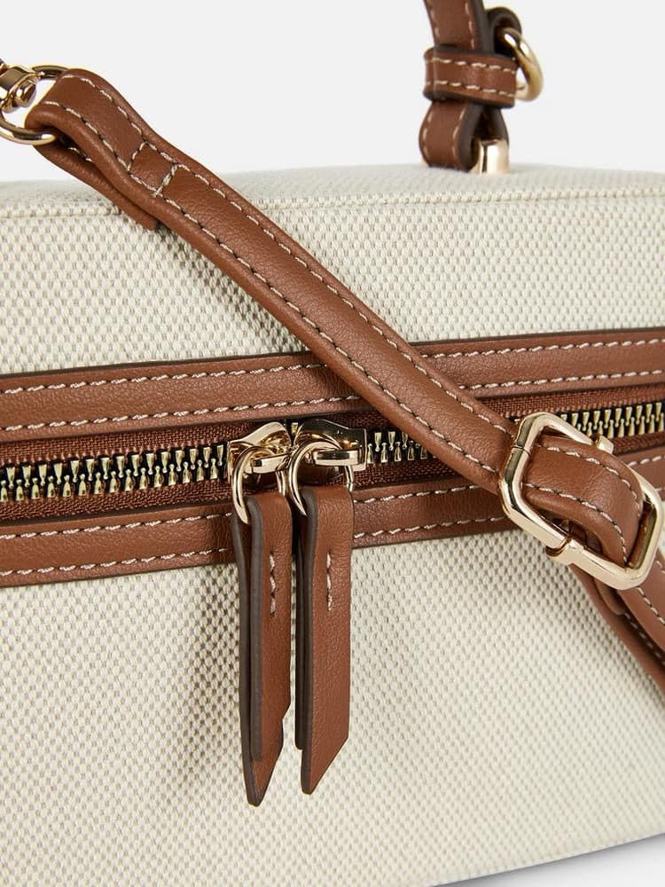 YARA | Shoulder bag with a timeless design