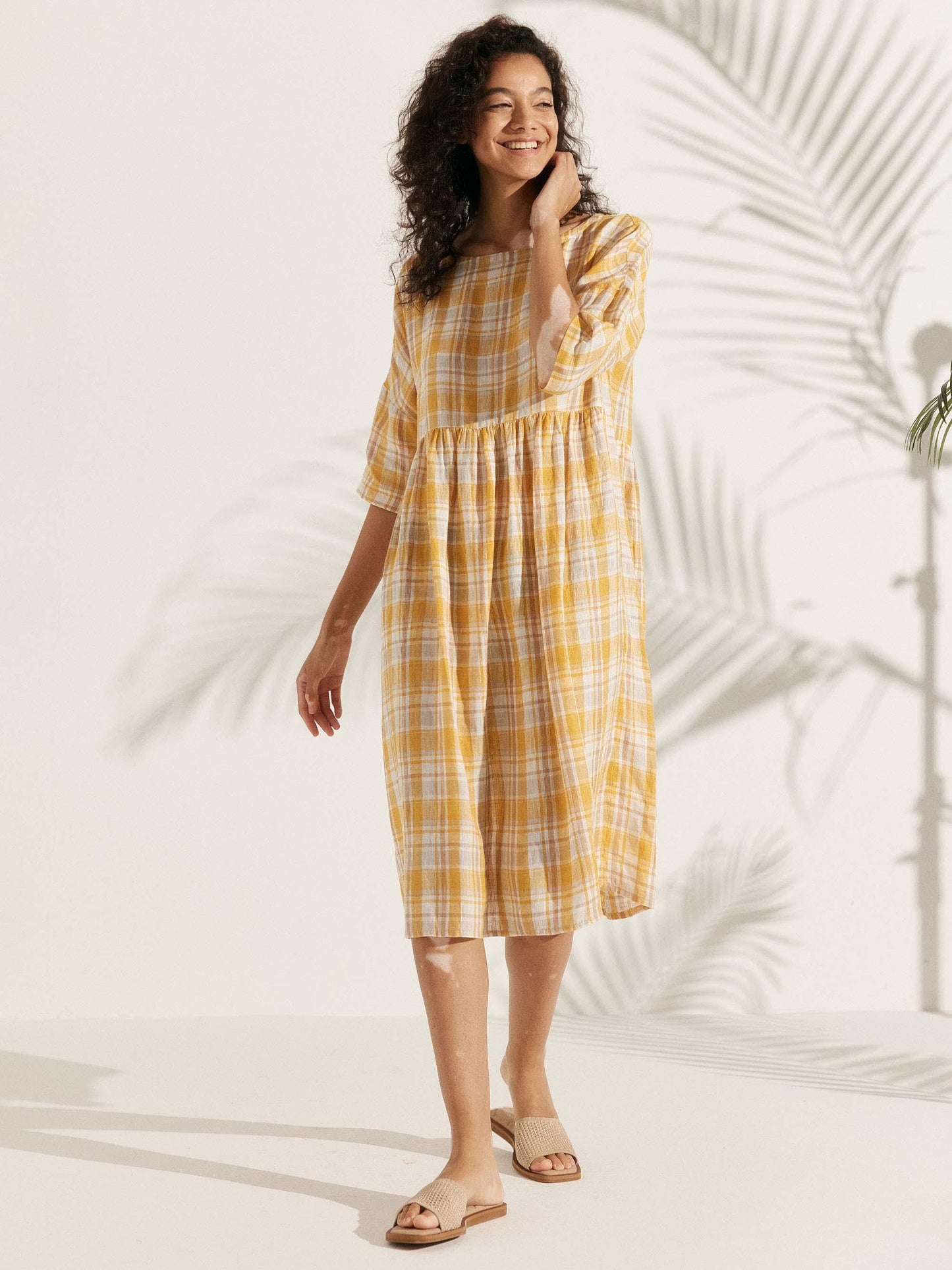 LINEN MIDI DRESS WITH THREE-QUARTER SLEEVE CUT