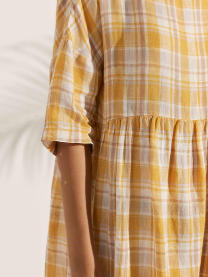 LINEN MIDI DRESS WITH THREE-QUARTER SLEEVE CUT