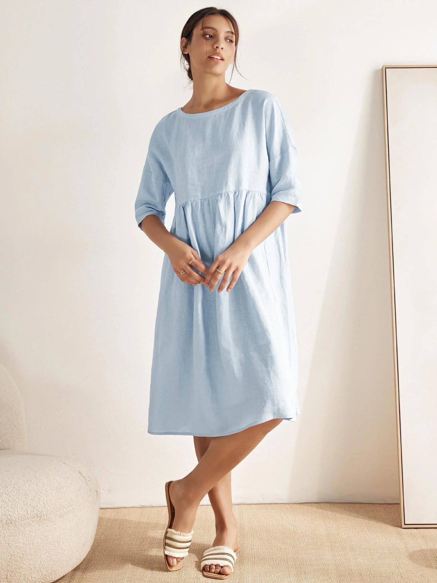 LINEN MIDI DRESS WITH THREE-QUARTER SLEEVE CUT