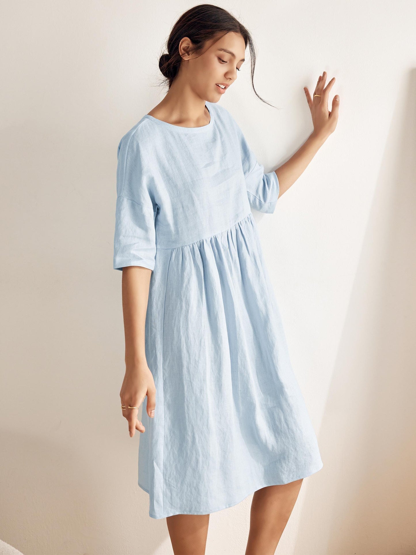 LINEN MIDI DRESS WITH THREE-QUARTER SLEEVE CUT