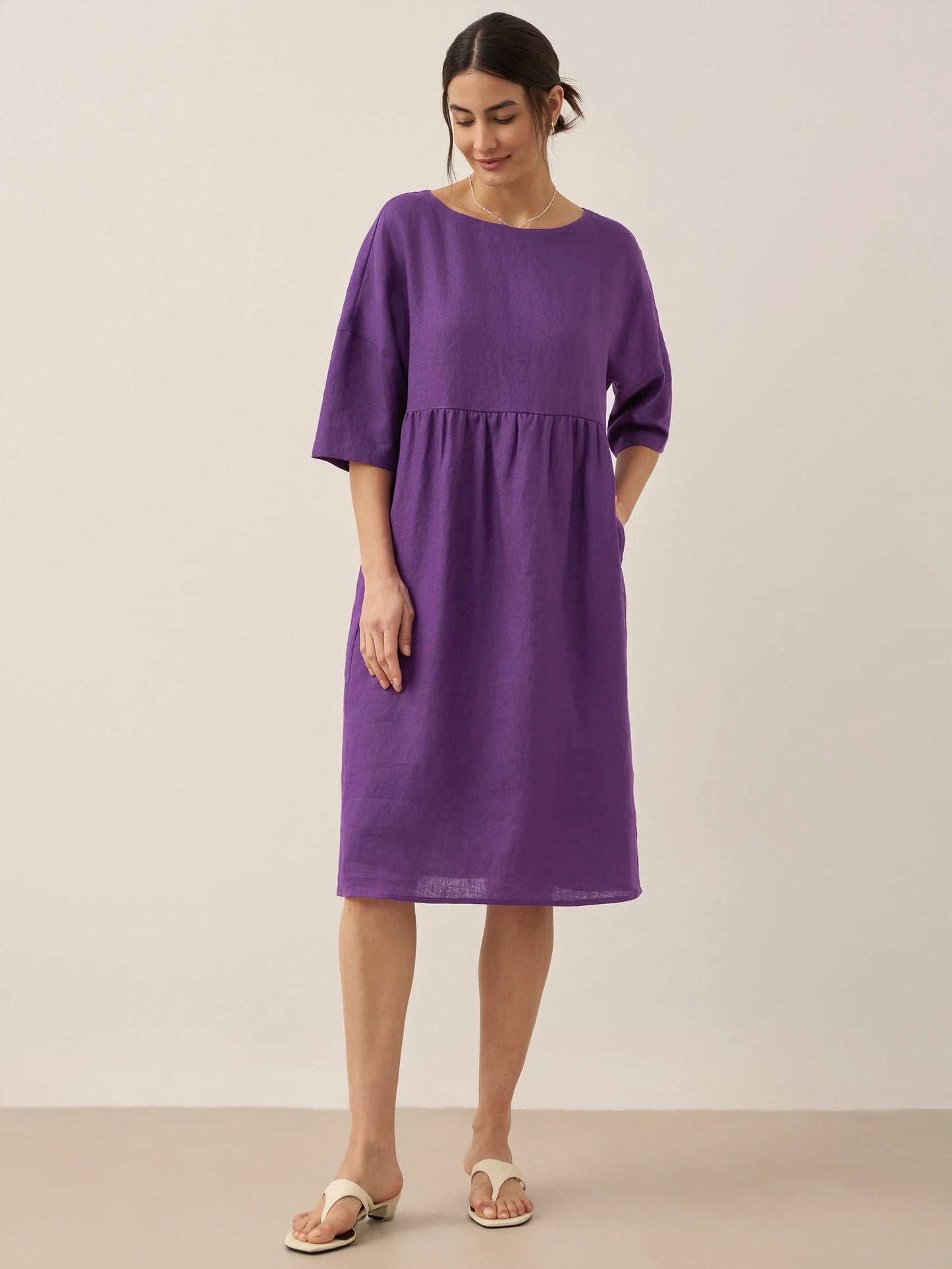 LINEN MIDI DRESS WITH THREE-QUARTER SLEEVE CUT