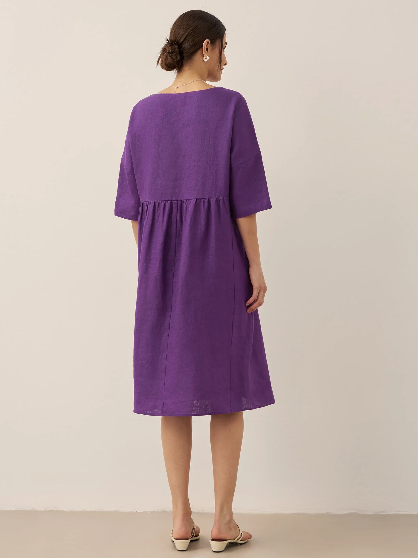 LINEN MIDI DRESS WITH THREE-QUARTER SLEEVE CUT