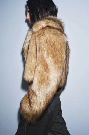 KURZE JACKE MIT PELZEFFEKT