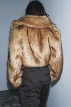 KURZE JACKE MIT PELZEFFEKT