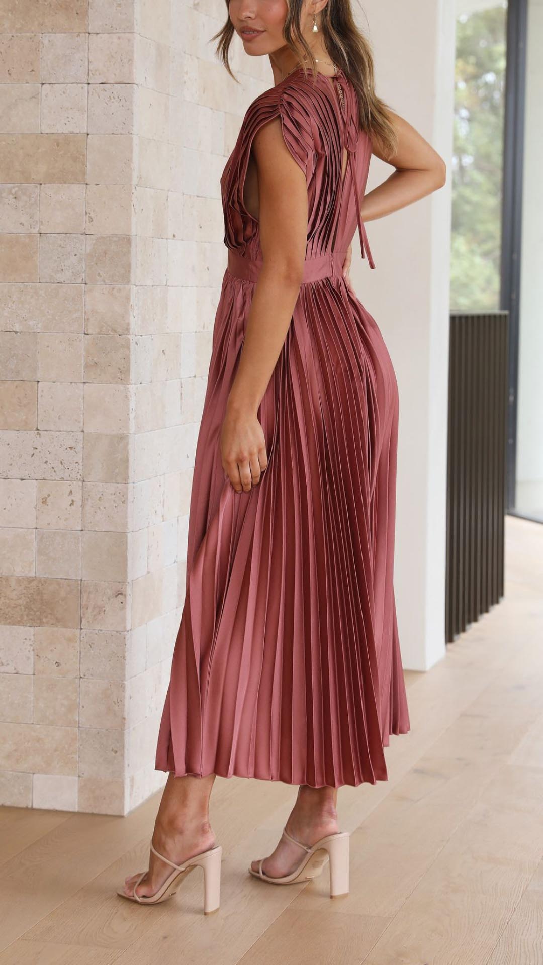 VESTIDO MIDI PLISADO ELEGANTE