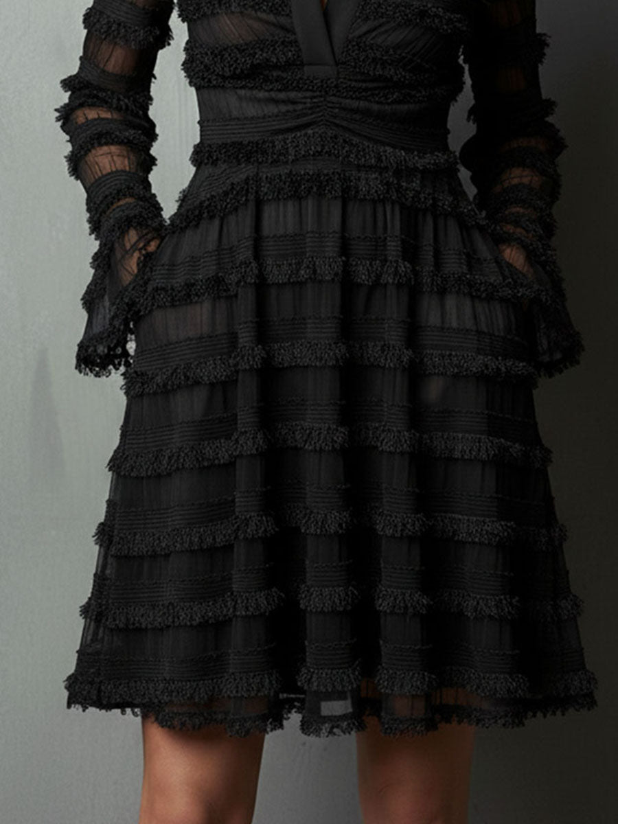 VESTIDO MINI NEGRO CON FLECOS TEXTURIZADOS Y CAPAS TRANSPARENTES. MODERNO Y PERFECTO PARA FIESTAS O EVENTOS. CONSÍGUELO HOY