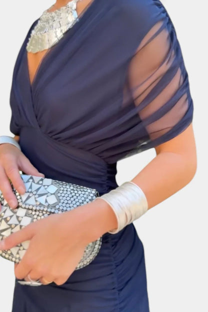 ELEGANT MAXI DRESS WITH V-NECK AND PLEATED SKIRT